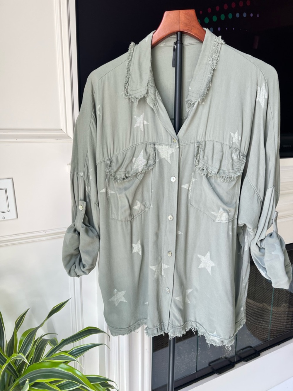 Venti6 Italian Star Print Button Down Top | Frayed Edge | Sage Green |